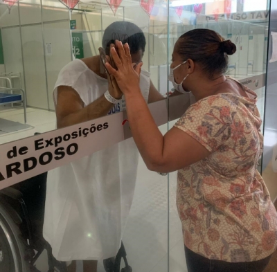 Rose Santos esteve no Hospital de Campanha e pôde ver o marido Elenildo