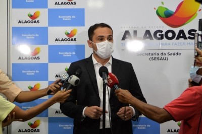 Durante entrevista coletiva, secretário Alexandre Ayres anunciou que eventos com mais de 300 pessoas estão suspensos em Alagoas em razão da Covid-19